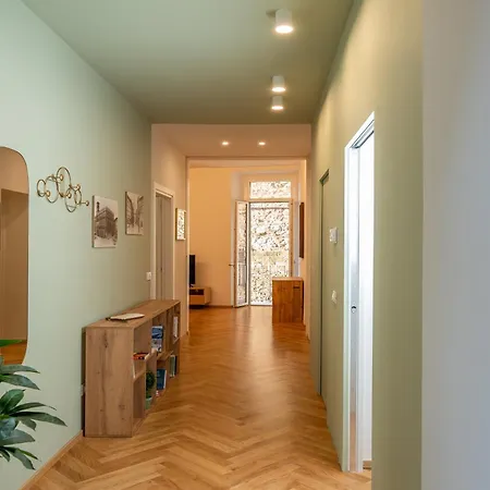 Caporali 23 - 3 Bedrooms With Balcony - Italywego